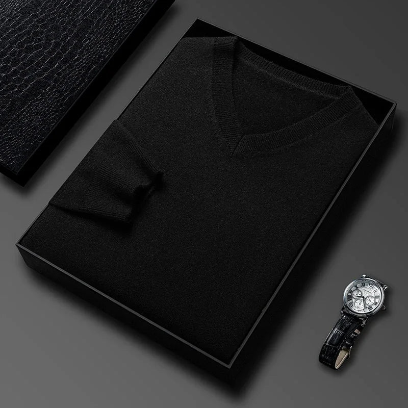 Men's V-Neck Sweater in Fine Knit, Long Sleeve | Savoni - Black