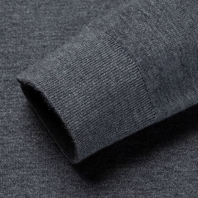 Men's V-Neck Sweater in Fine Knit, Long Sleeve | Savoni